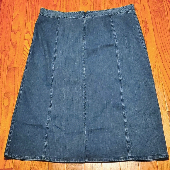 LIKE NEW: WOMENS COVINGTON JEAN SKIRT - Picture 3 of 5